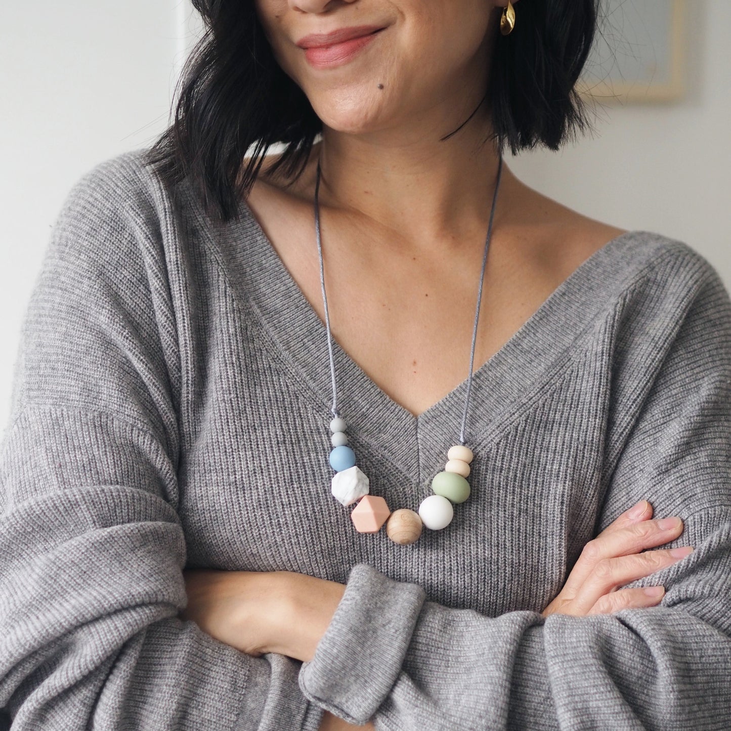 Woman wearing a teething necklace