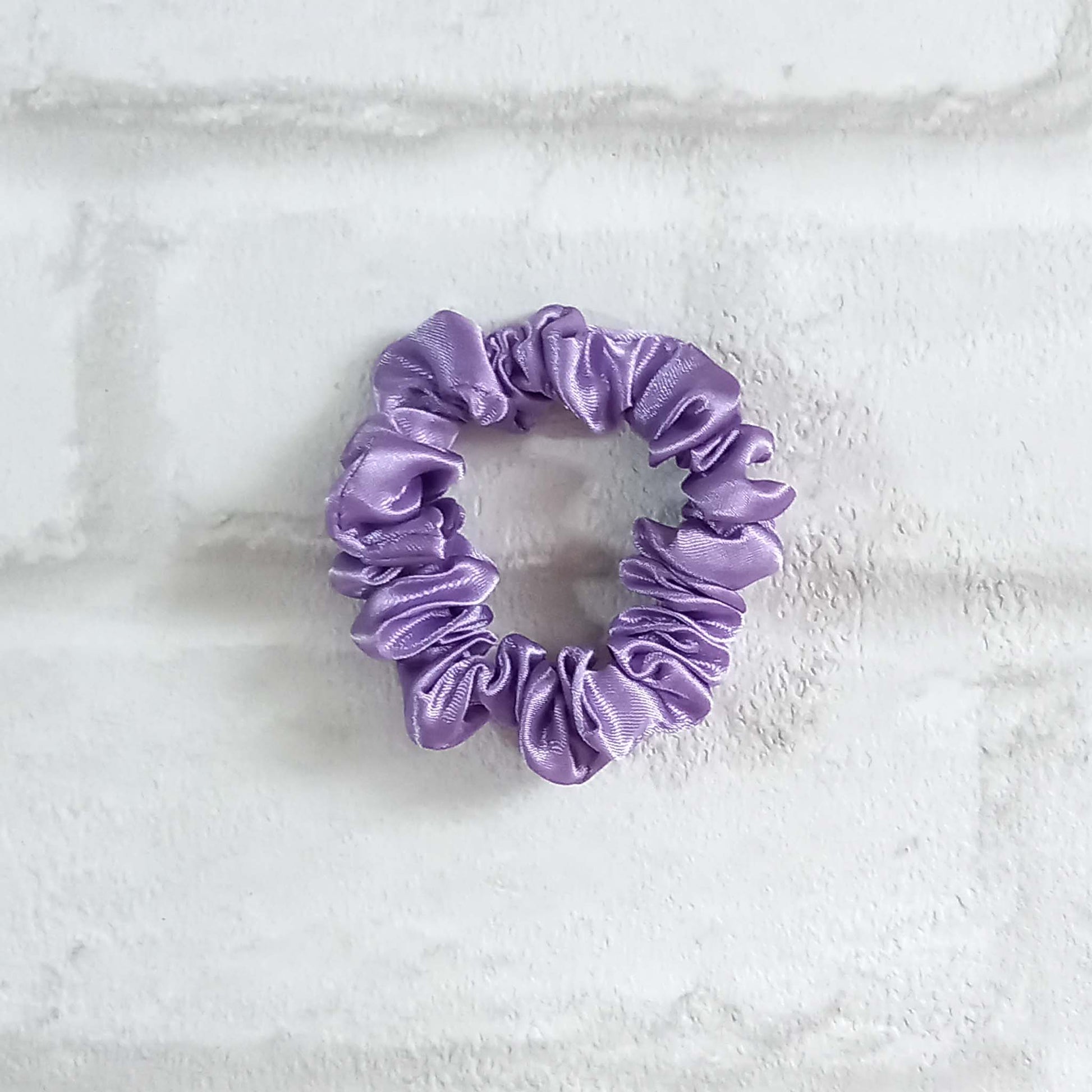 Skinny hair scrunchie in lilac satin