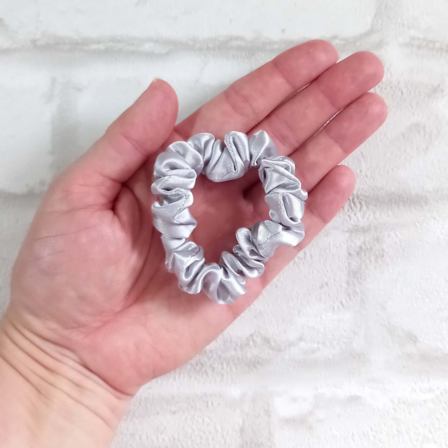 Skinny hair scrunchie in silver satin